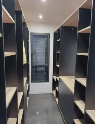 aménagement de dressing sur mesure à La Chapelle-Saint-Aubin - image 4