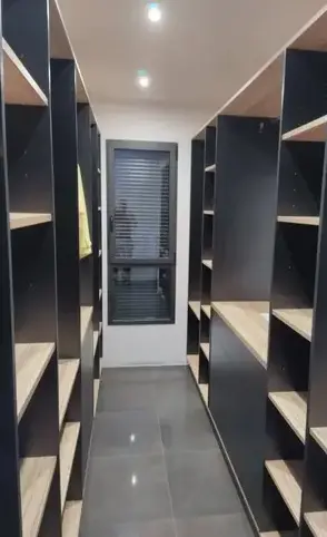 aménagement de dressing sur mesure à La Suze-sur-Sarthe - image 3