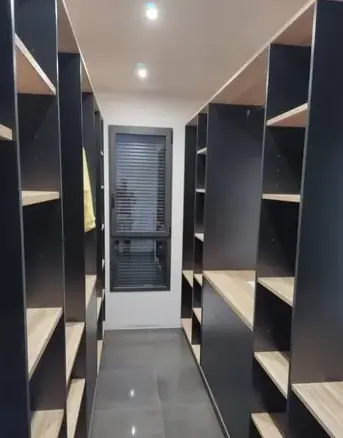 table en bois massif à La Chapelle-Saint-Aubin - image 4