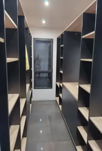 table en bois massif à La Suze-sur-Sarthe - image 3