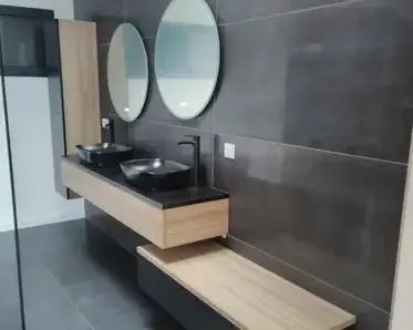 table en bois massif à Montval-sur-Loir - image 2